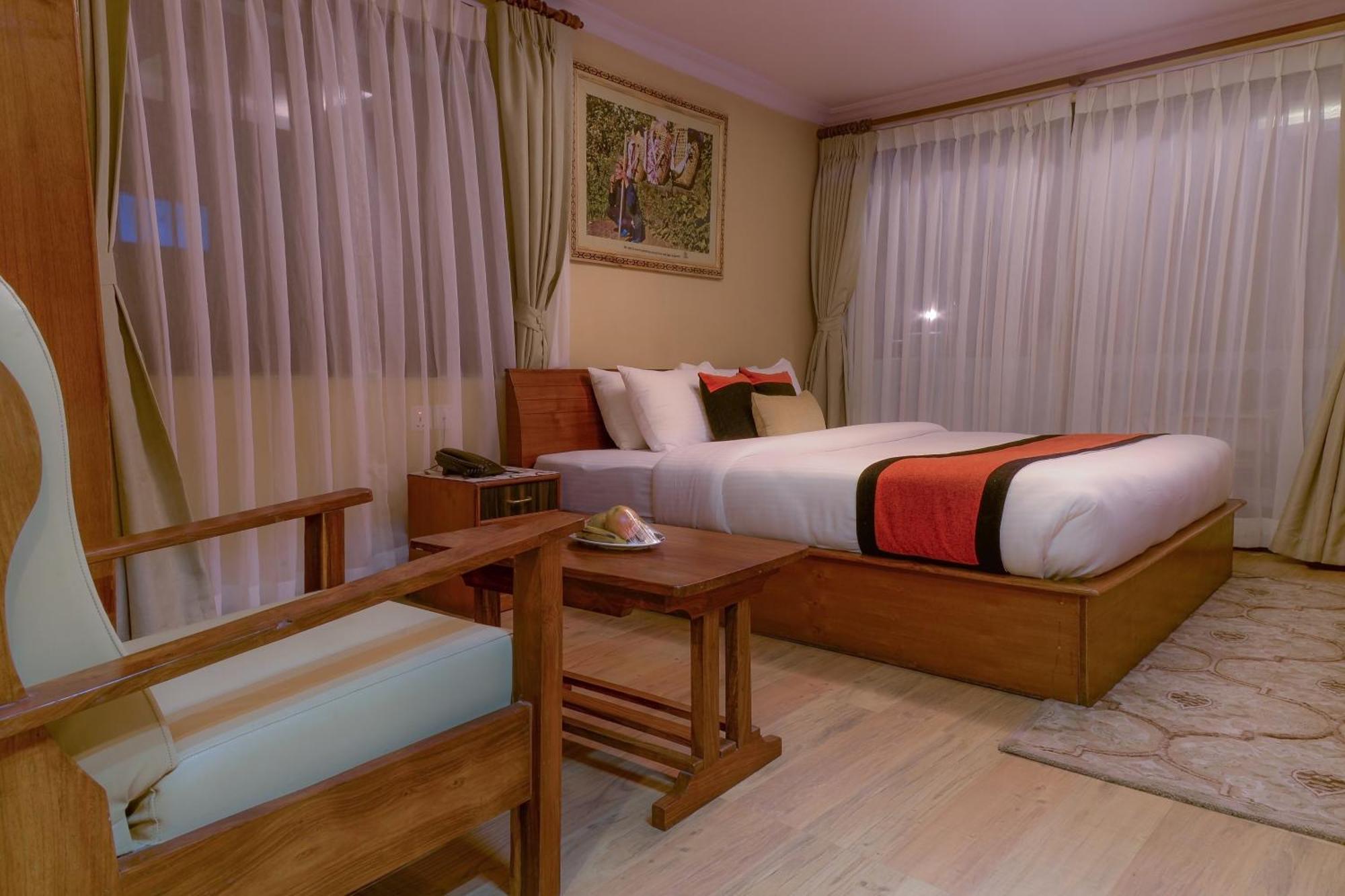 Hotel Raniban Arcade Pokhara Extérieur photo