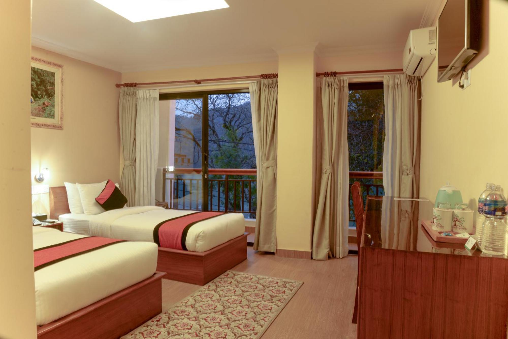 Hotel Raniban Arcade Pokhara Extérieur photo
