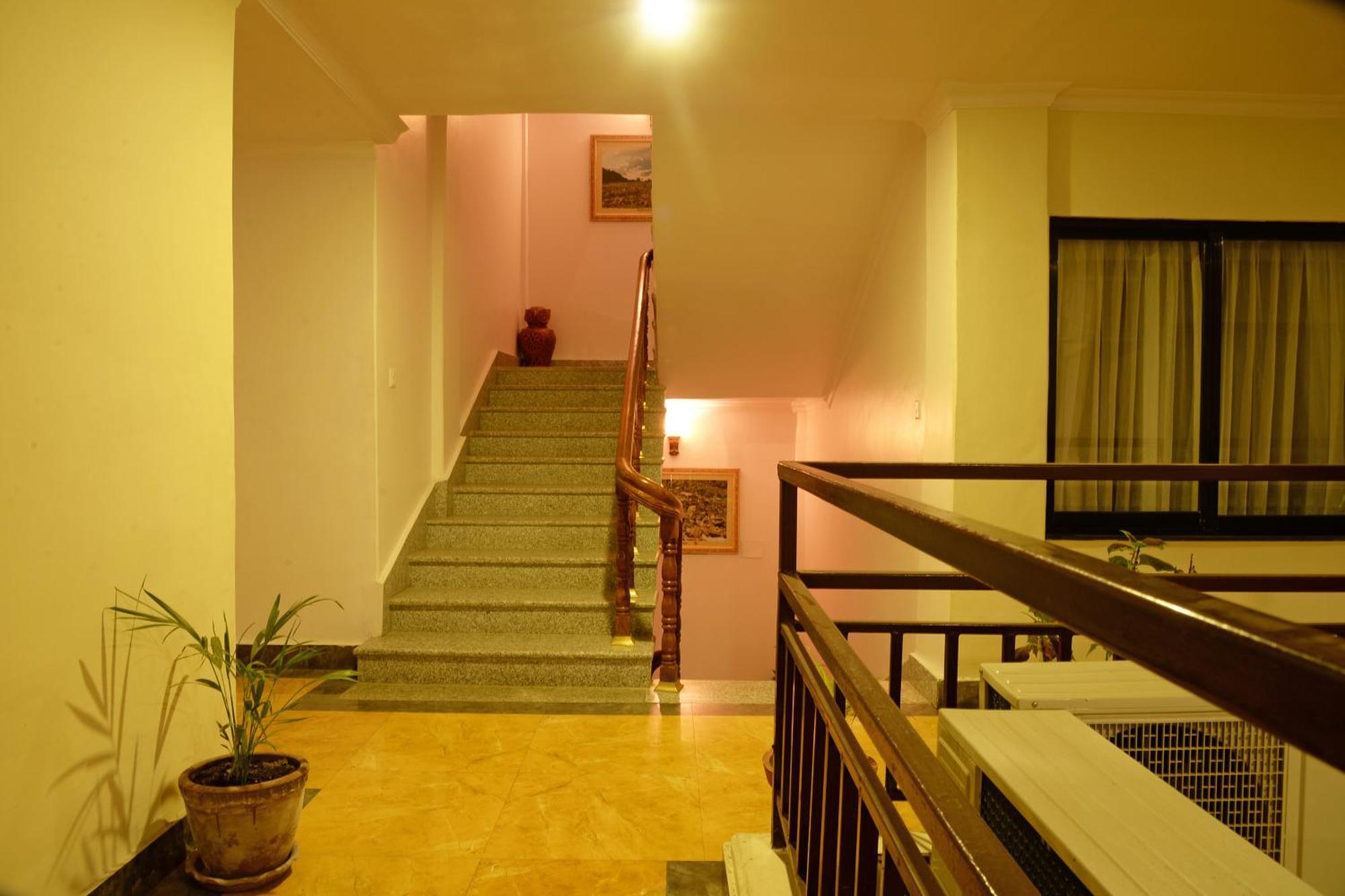 Hotel Raniban Arcade Pokhara Extérieur photo