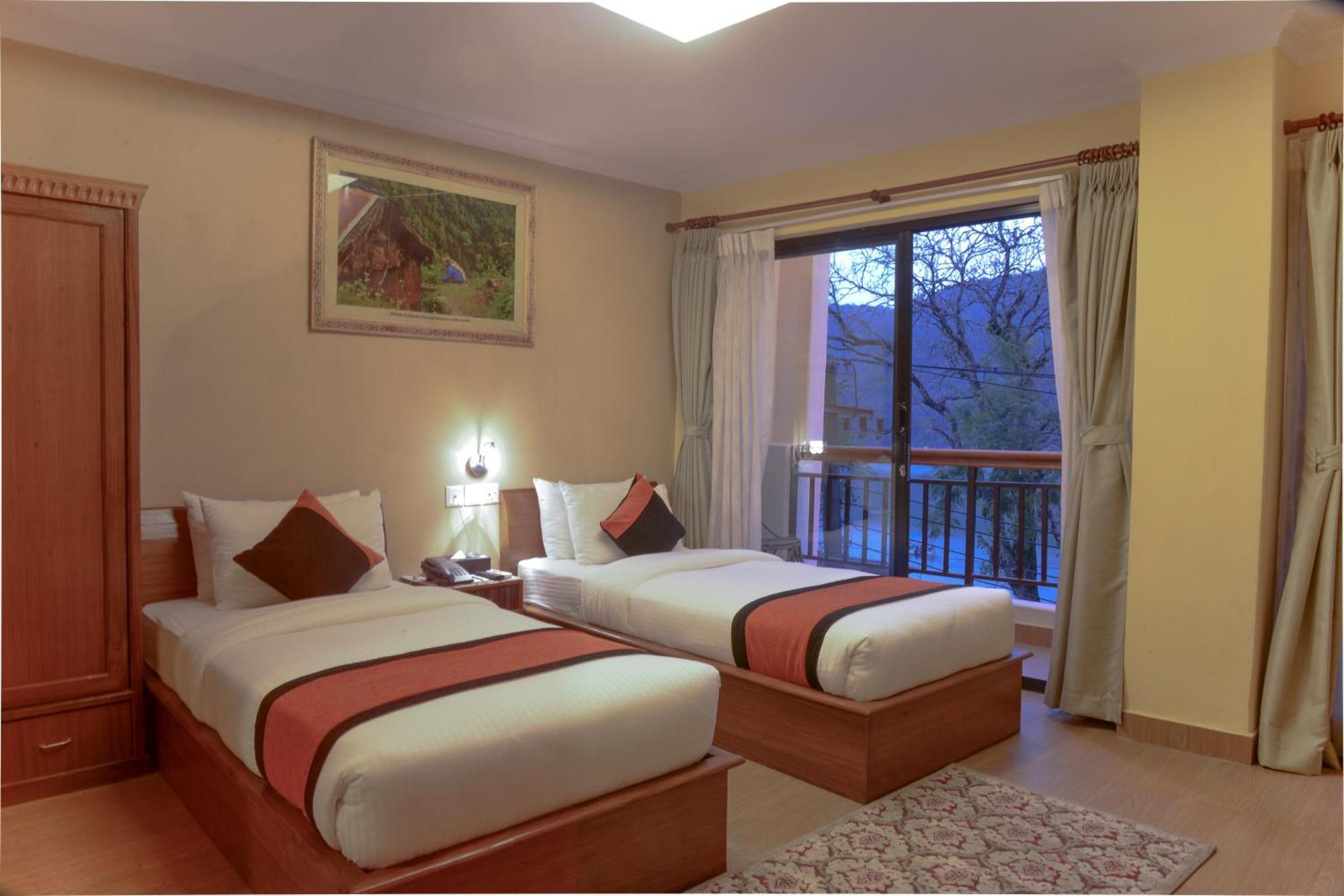 Hotel Raniban Arcade Pokhara Extérieur photo