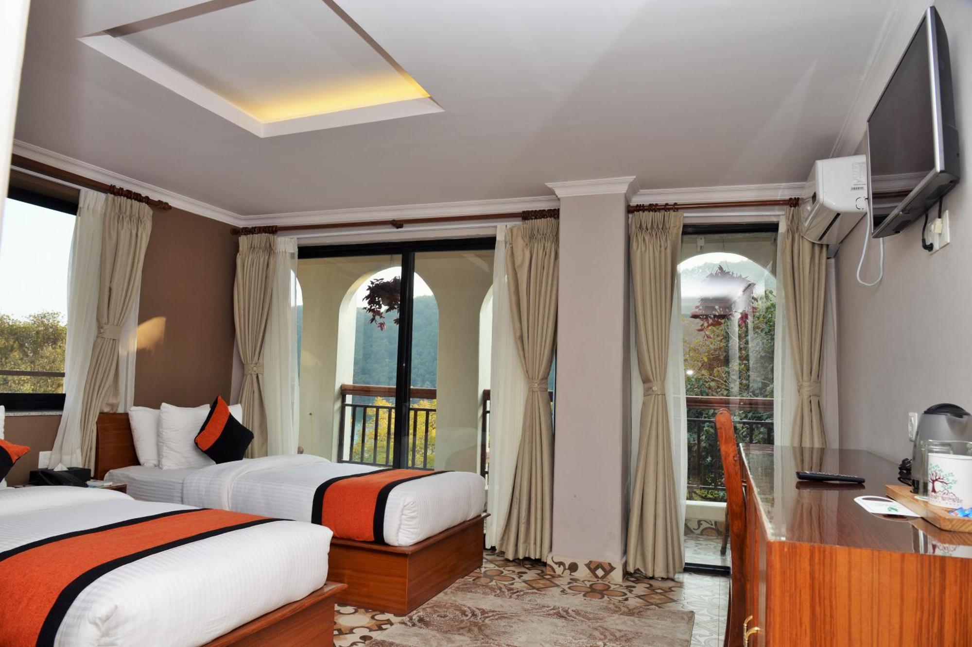 Hotel Raniban Arcade Pokhara Extérieur photo
