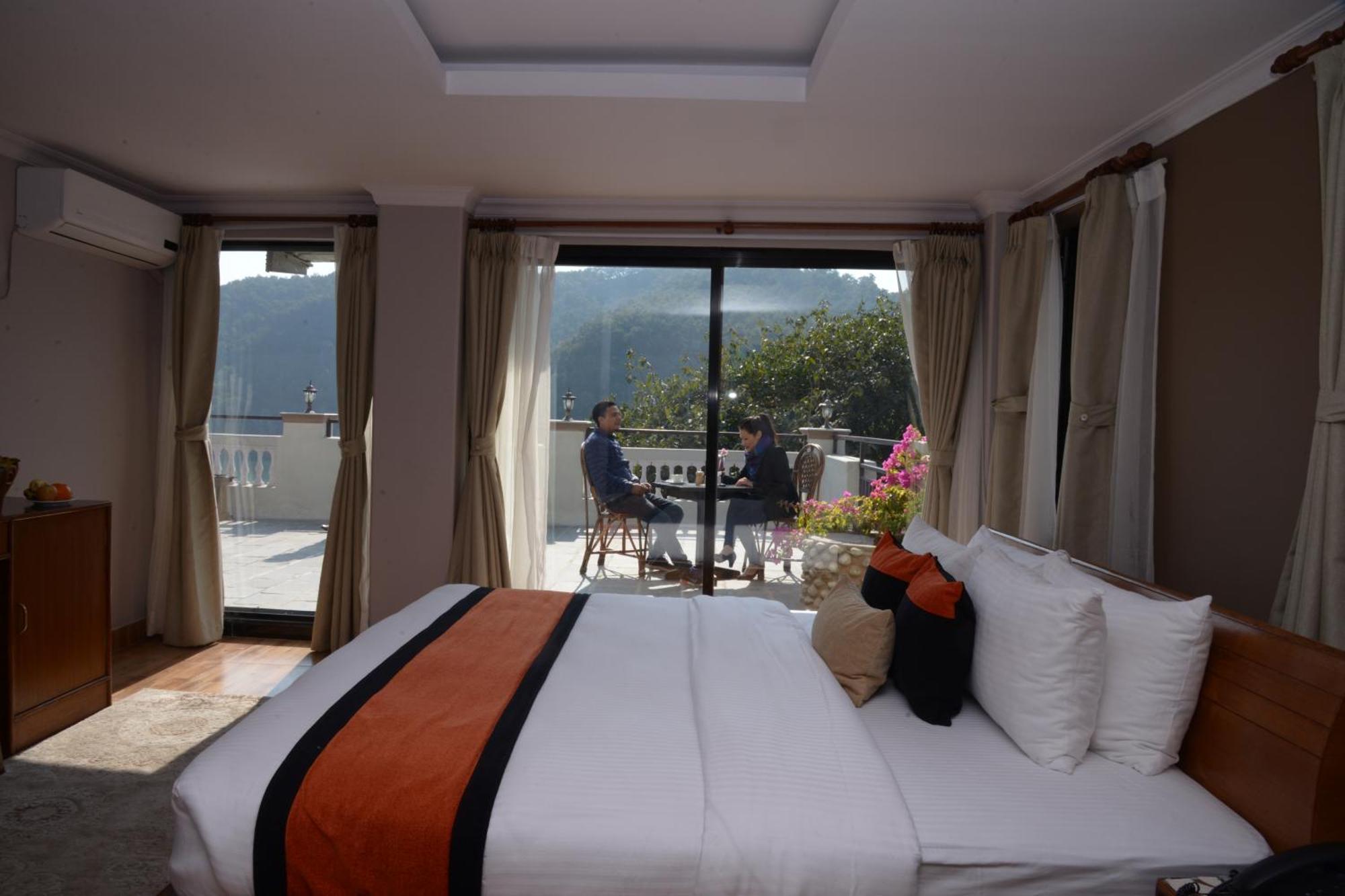 Hotel Raniban Arcade Pokhara Extérieur photo