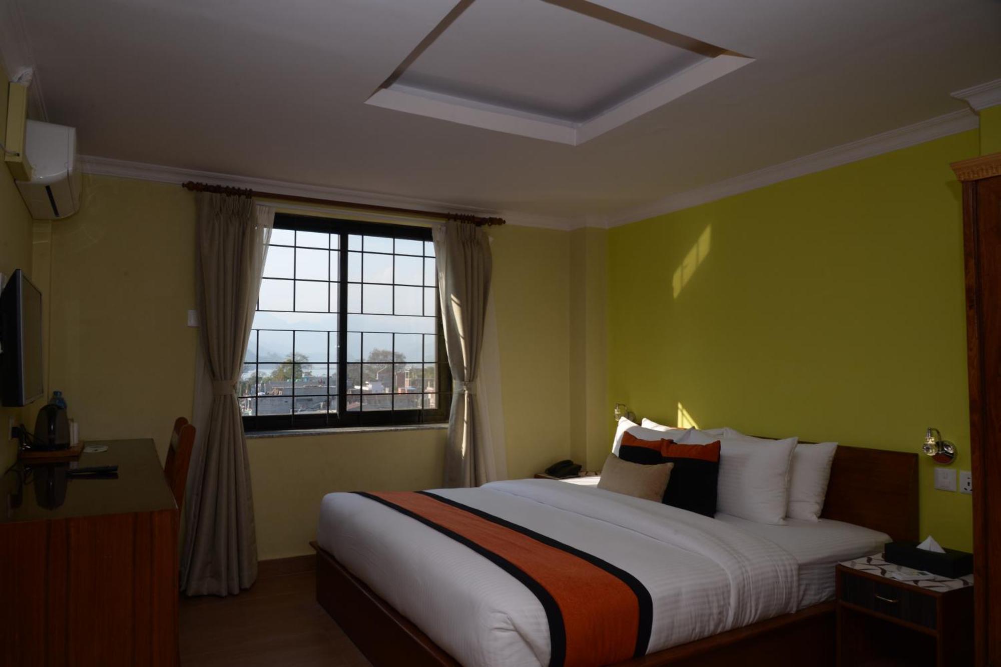 Hotel Raniban Arcade Pokhara Extérieur photo