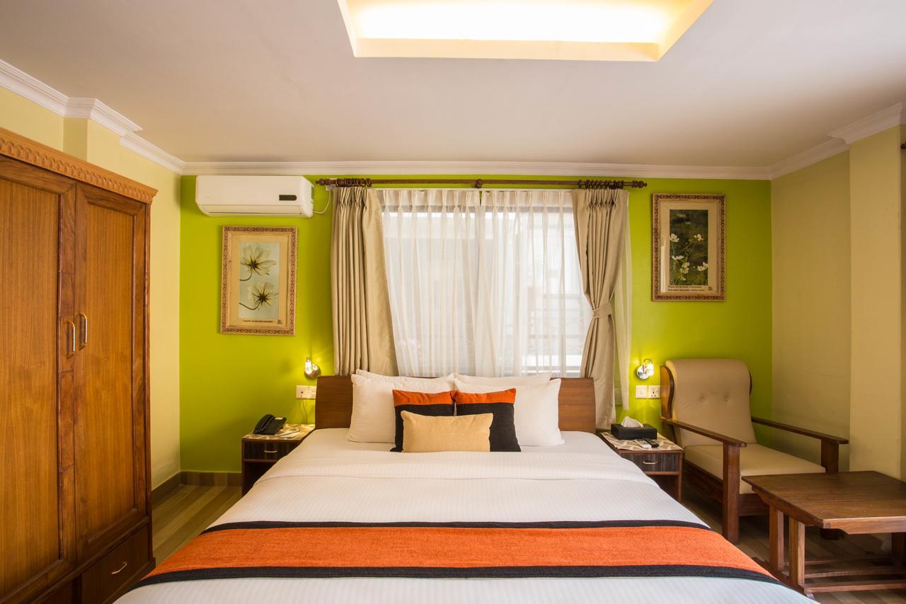 Hotel Raniban Arcade Pokhara Extérieur photo