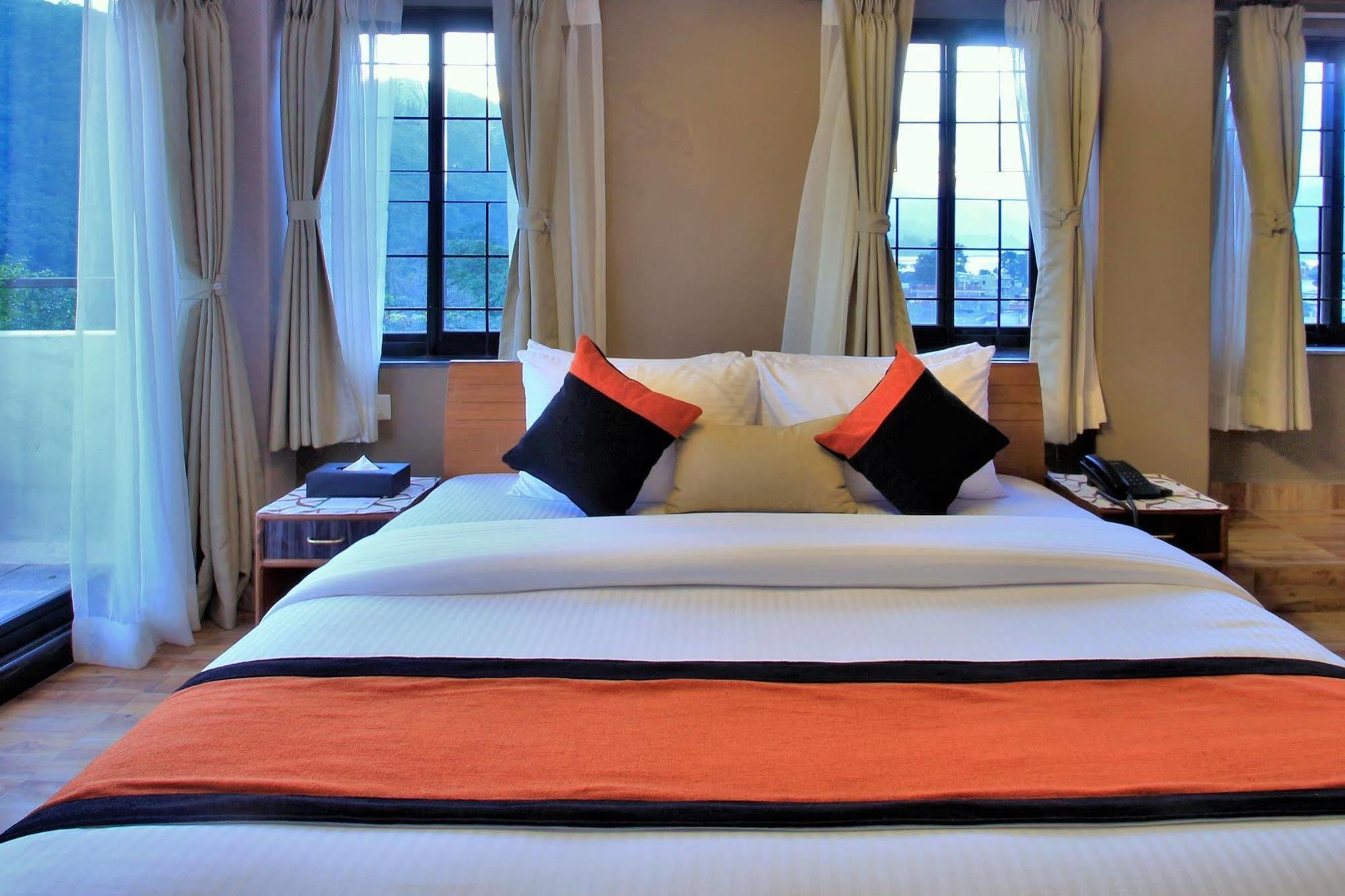 Hotel Raniban Arcade Pokhara Extérieur photo
