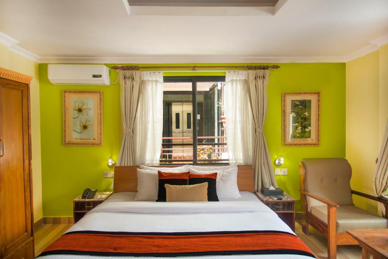 Hotel Raniban Arcade Pokhara Extérieur photo