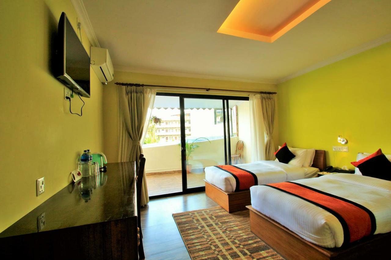 Hotel Raniban Arcade Pokhara Extérieur photo