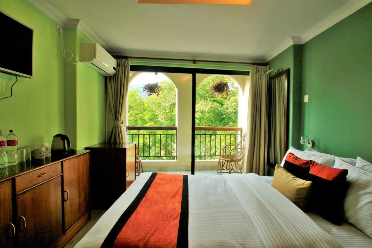 Hotel Raniban Arcade Pokhara Extérieur photo